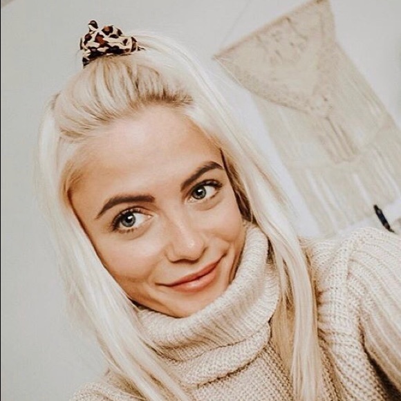 Meet your Posher, Taylor - Picture 1 of 1